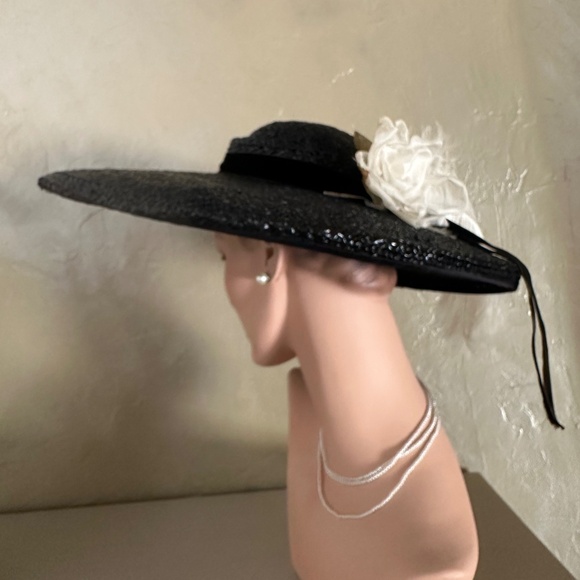 SPLENDID 1950s\' BLACK STRAW CARWHEET HAT + WHITE FABRIC ROSE & OSTRICH FEATHER main image 11